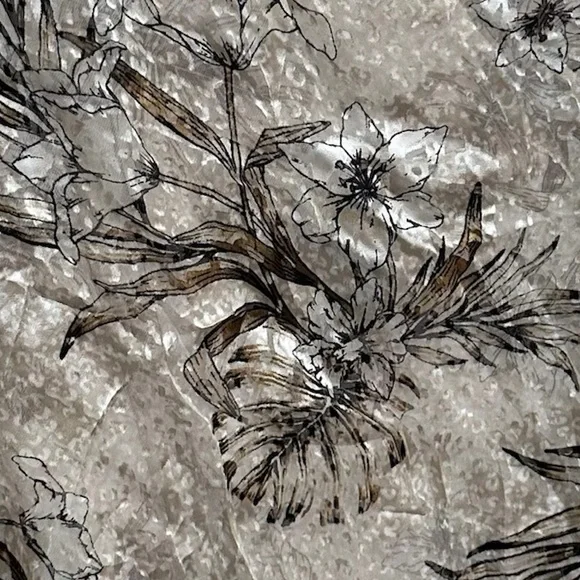 White House Black Market Floral Velvet Dolman Sleeve Blouse in Women’s Large - Picture 2 of 7